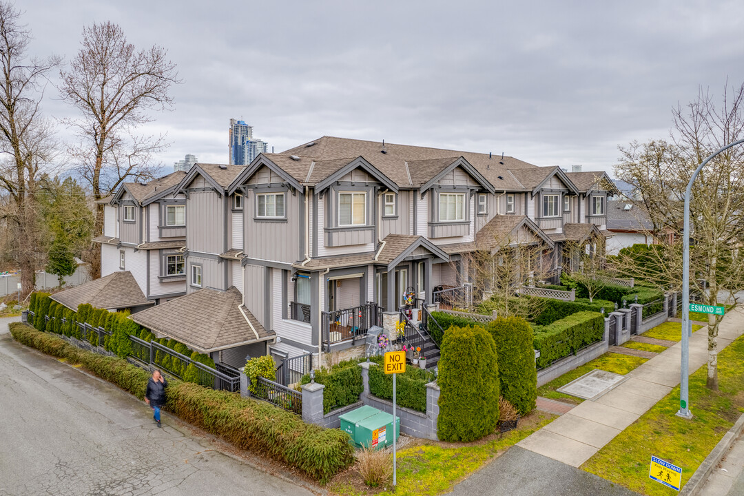 3753 Manor St in Burnaby, BC - Building Photo