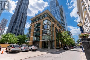 21-121 Scollard St