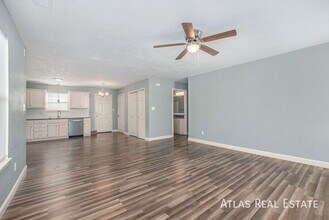 403 SW 15 St in Blue Springs, MO - Building Photo - Building Photo