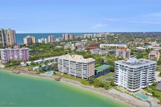 1020 S Collier Blvd in Marco Island, FL - Foto de edificio - Building Photo