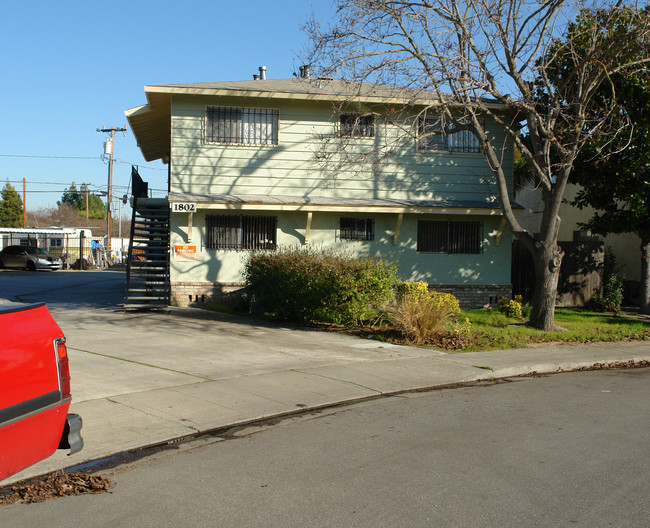 1802 Higdon Ave in Mountain View, CA - Foto de edificio - Building Photo