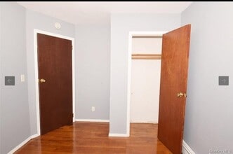 226 Hopper St in Westbury, NY - Building Photo - Building Photo