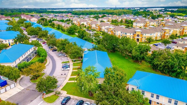 2045 Grand Oak Dr in Kissimmee, FL - Building Photo - Building Photo