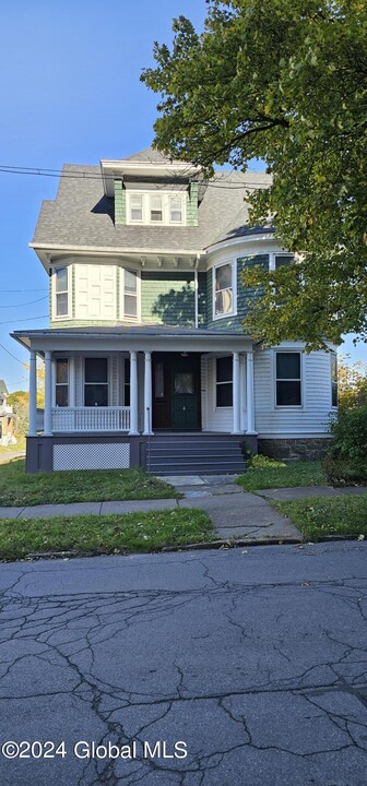 4 Watson Pl in Utica, NY - Building Photo