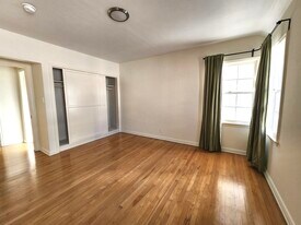 10325-10327 /2 Ashton Ave in Los Angeles, CA - Building Photo