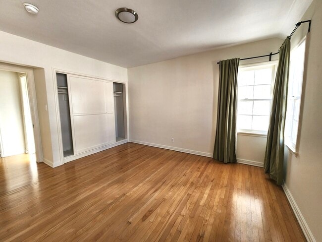 10325-10327 /2 Ashton Ave