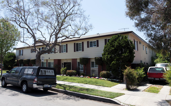 377 Freeman Ave in Long Beach, CA - Building Photo - Building Photo