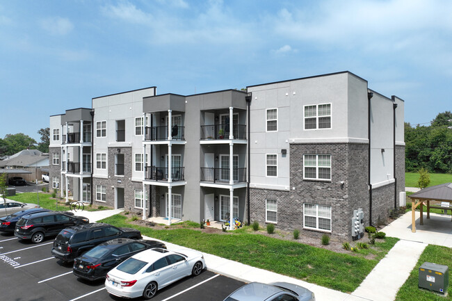 Bluff Crossing Apartments in Indianapolis, IN - Foto de edificio - Building Photo