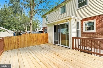 6942 University Dr in Alexandria, VA - Foto de edificio - Building Photo