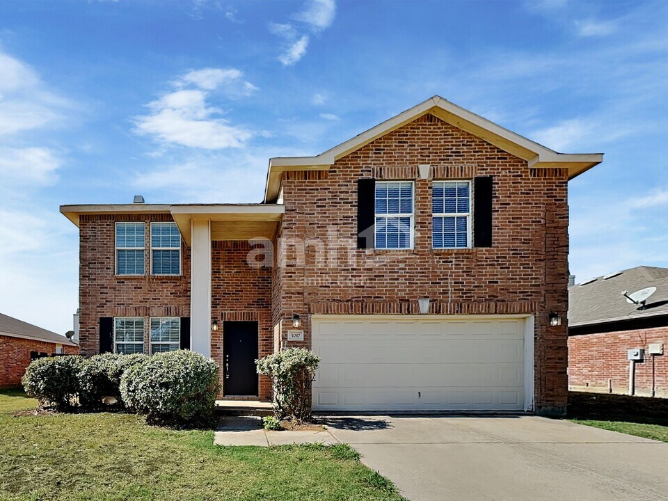 3017 Lipizzan Dr in Denton, TX - Building Photo