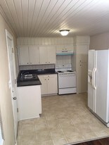 702 W Hannah St, Unit 1 in Pensacola, FL - Building Photo