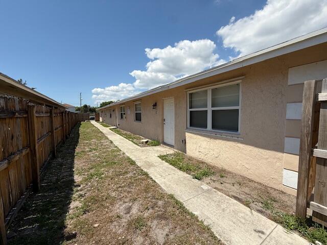 property at 905 9th St