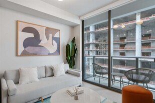 11 NE 6th St in Miami, FL - Building Photo