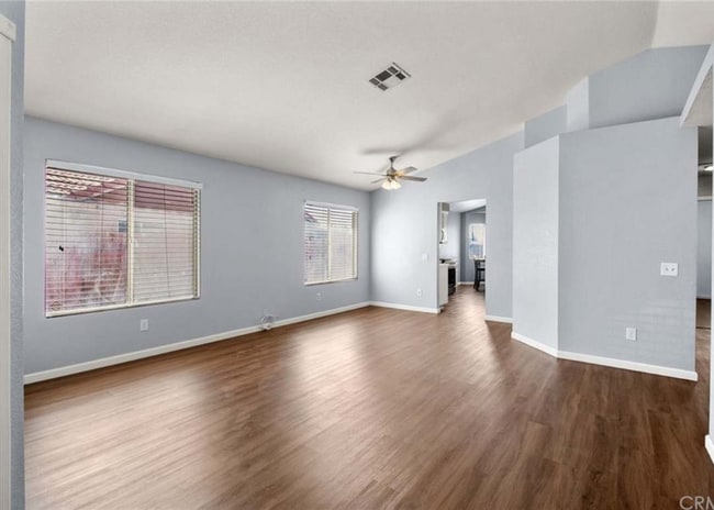 576 Cumbre Ct in San Jacinto, CA - Foto de edificio - Building Photo
