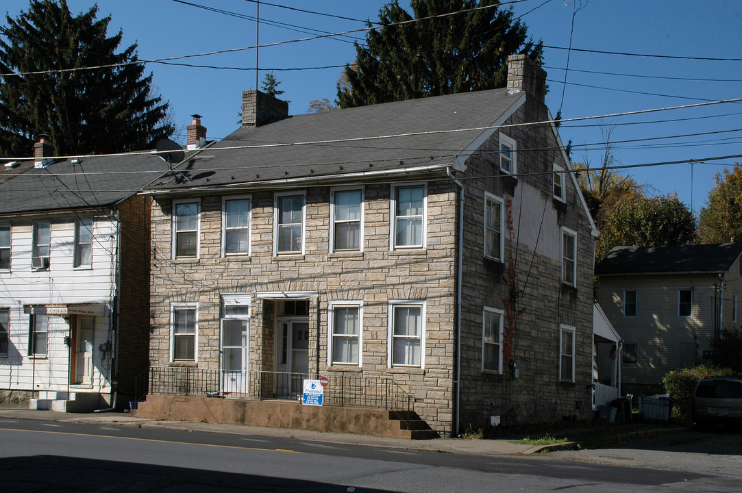 138-140 Main St in Freemansburg, PA - Building Photo