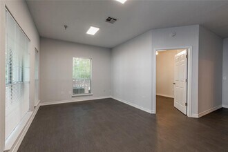 2204 San Gabriel St-Unit -105 in Austin, TX - Building Photo - Building Photo