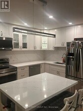 1042-1042 Falgarwood Dr in Oakville, ON - Building Photo - Building Photo