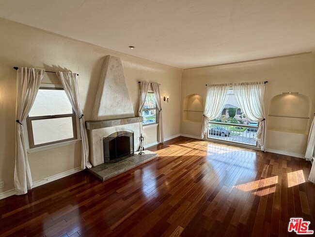 1227 Ridgeley Dr in Los Angeles, CA - Building Photo - Building Photo