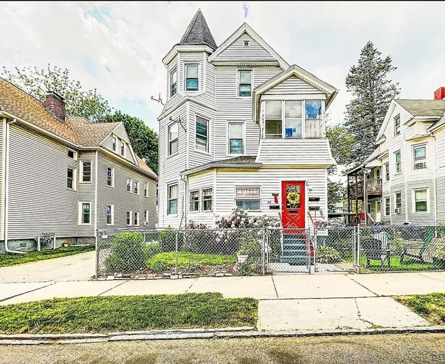 68 Waverly St Rentals in Springfield, MA