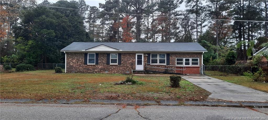 753 Goodyear Dr in Spring Lake, NC - Building Photo