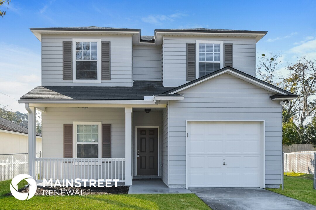 8132 Hilsdale Rd in Jacksonville, FL - Building Photo
