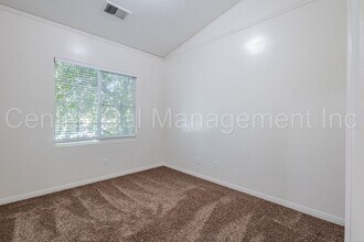 11919 Stratosphere Ave in Bakersfield, CA - Building Photo - Building Photo