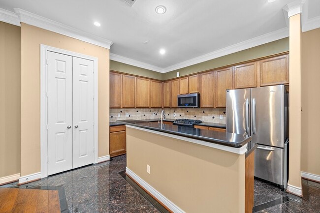 property at 2927 Clinton Dr