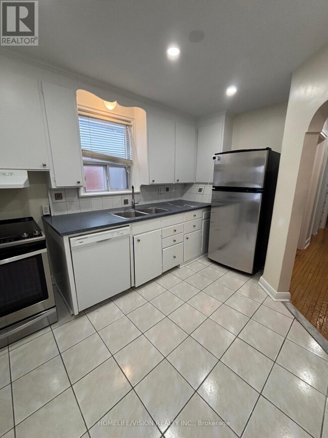 34 Inniswood Dr in Toronto, ON - Building Photo - Building Photo