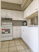 217 Lake Pointe Dr in Oakland Park, FL - Building Photo - Building Photo