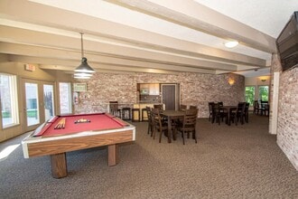 Creekwood Estates in Hopkins, MN - Foto de edificio - Building Photo