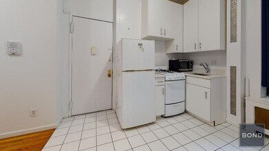 218 E 85th St in New York, NY - Building Photo - Building Photo