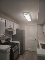 875 Hank Aaron Dr SW in Atlanta, GA - Building Photo