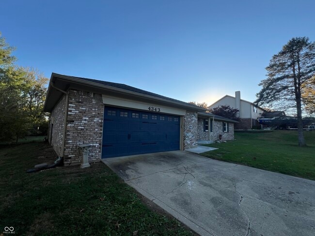 4343 W Fairview Rd in Greenwood, IN - Foto de edificio - Building Photo