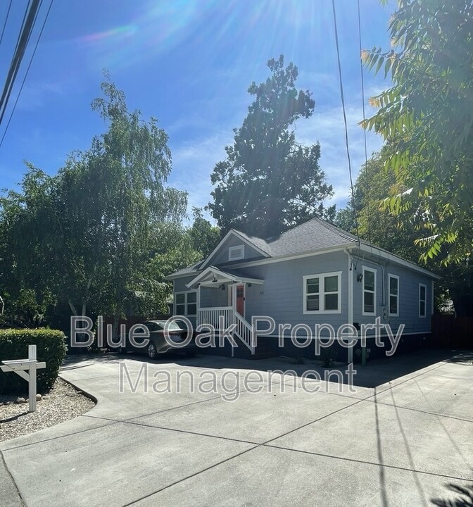 631 Oak Lawn Ave in Chico, CA - Building Photo