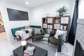 2359 Oakwood Dr in East Palo Alto, CA - Building Photo - Building Photo