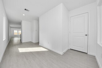 29643 Knollwood Bay Rd in Waller, TX - Building Photo - Building Photo