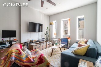 944 Marcy Ave in Brooklyn, NY - Foto de edificio - Building Photo