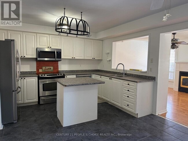 3389 Wild Cherry Ln in Mississauga, ON - Building Photo - Building Photo