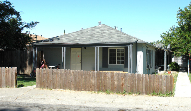 119 Madoline St in Pittsburg, CA - Building Photo - Building Photo