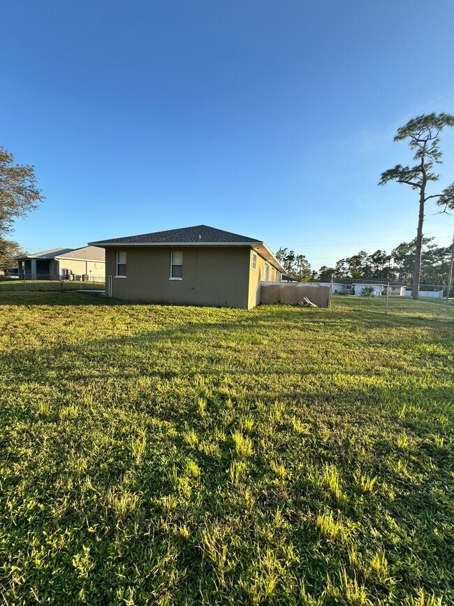4616 28th St SW in Lehigh Acres, FL - Building Photo - Building Photo