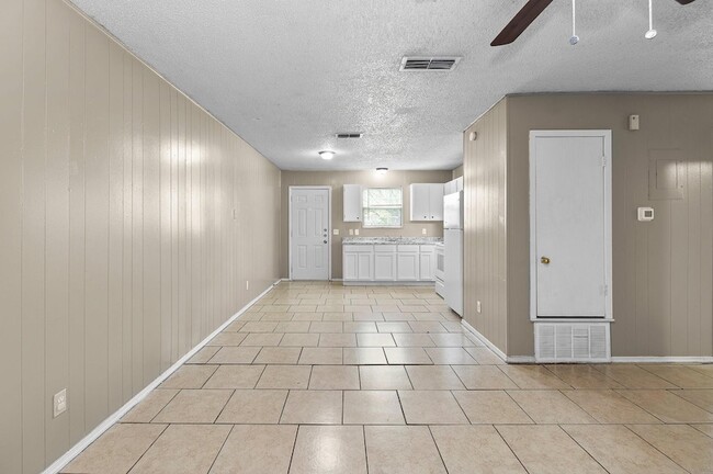 1611 Jones St in Taylor, TX - Building Photo - Building Photo