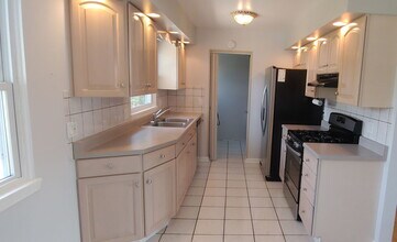 266 Trowbridge Rd in Elk Grove Village, IL - Building Photo - Building Photo