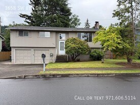 1658 SW 8th Dr in Gresham, OR - Building Photo