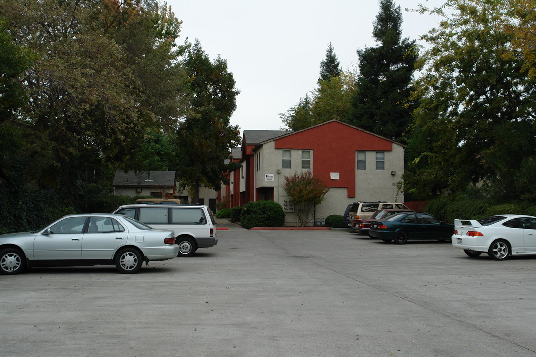 9 Lanterns in Chico, CA - Building Photo