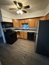 906 E 9th St in Muscatine, IA - Building Photo - Building Photo