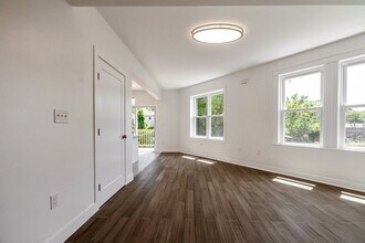 82 Ballou Ave, Unit 3 in Boston, MA - Foto de edificio - Building Photo