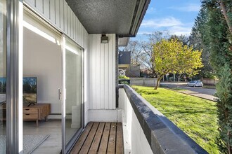 2225 W 8th Ave in Vancouver, BC - Building Photo - Building Photo