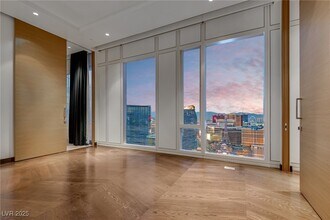 3750 S Las Vegas Blvd in Las Vegas, NV - Building Photo - Building Photo