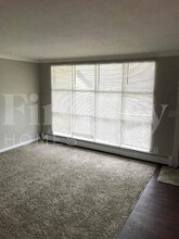 2032 Bethesda Blvd in Zion, IL - Foto de edificio - Building Photo