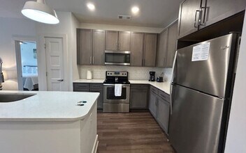 10105 Westside Ct in Alpharetta, GA - Foto de edificio - Building Photo